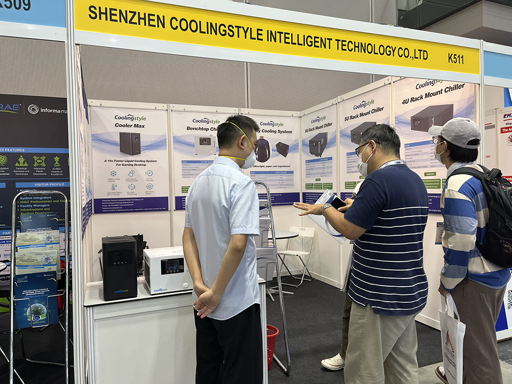 酷凌時(shí)代同事現(xiàn)場(chǎng)做產(chǎn)品介紹